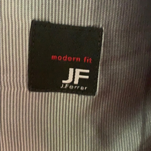 Suit - Picture 3 of 5